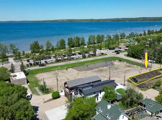 5020 42nd St, Sylvan Lake, AB T4S 1C1