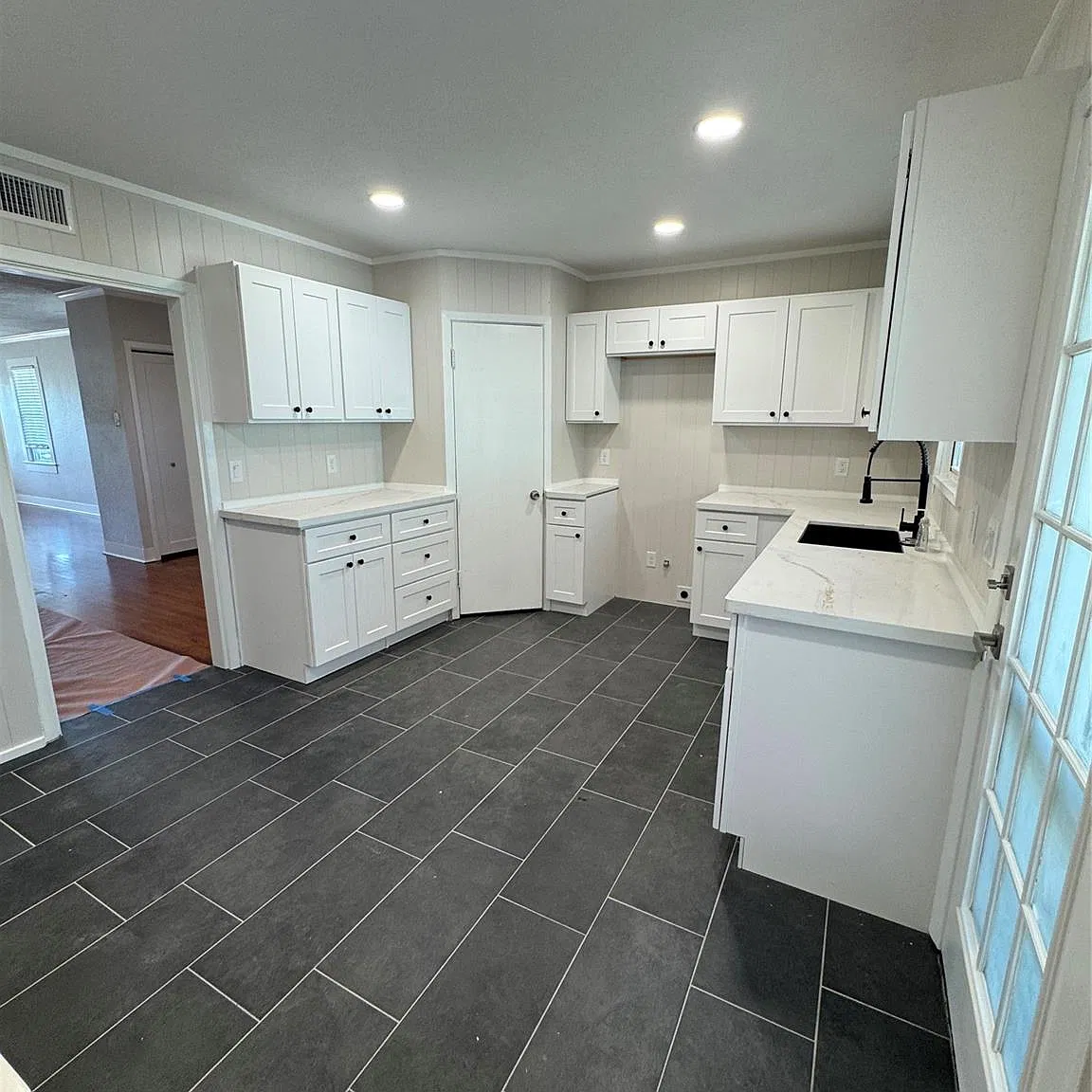 2 bed, 1.0 bath, 1020 sqft, $1,800 — Photo 2