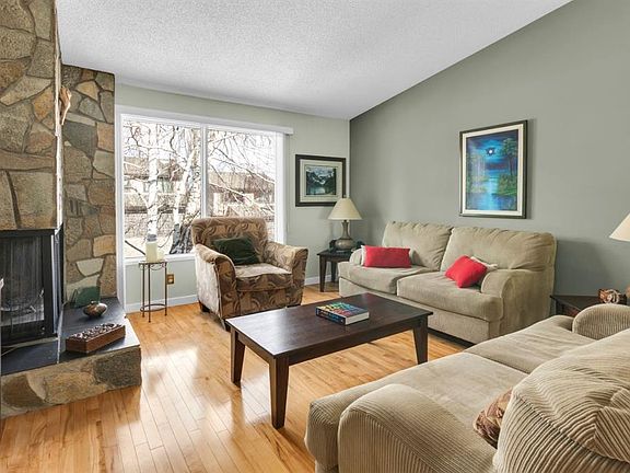 4th image of 15 NE Coach Manor Rise SW