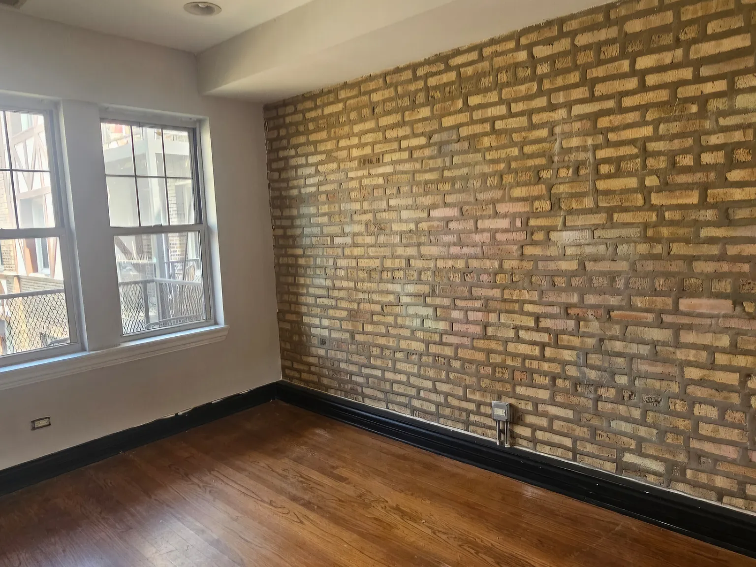 2 bed, 1000 sqft, $1,595 — Photo 4