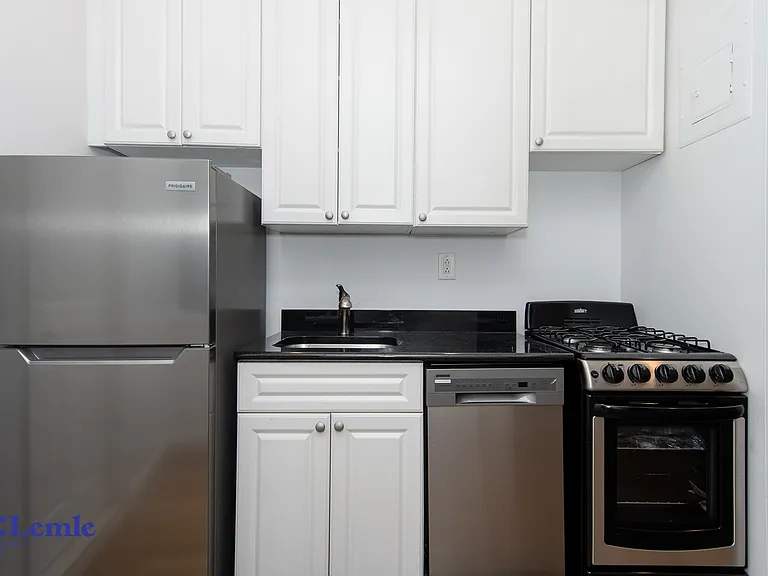 1592 2nd Ave #5F — Photo 4
