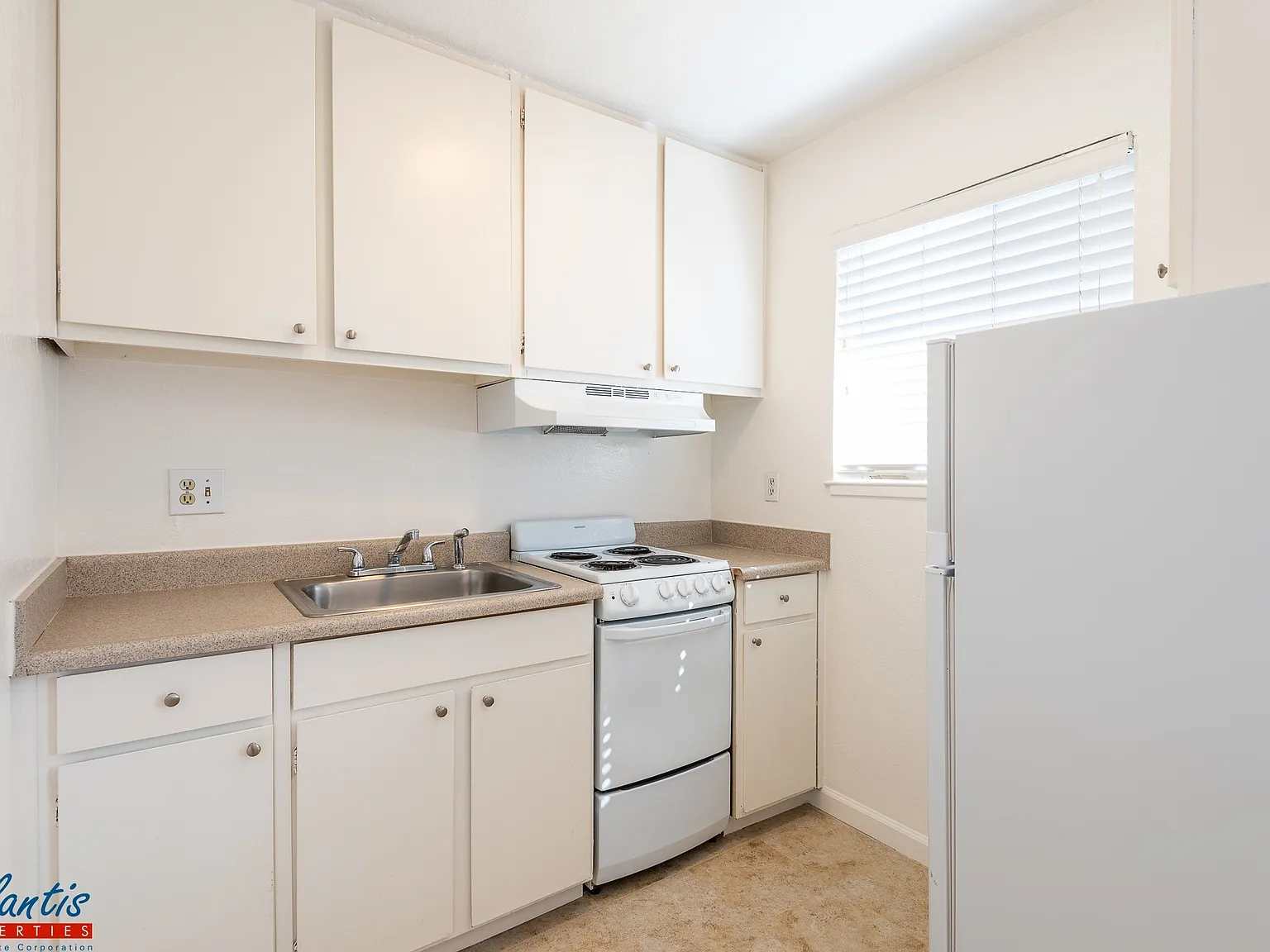 Studio, 425 sqft, $1,895 — Photo 2