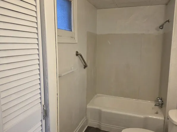 2004 Lowrie St Floor 1, Pittsburgh, PA 15212