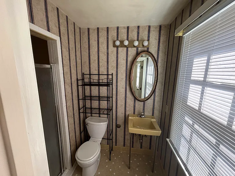 836 Duke Of Gloucester St #A — Photo 10
