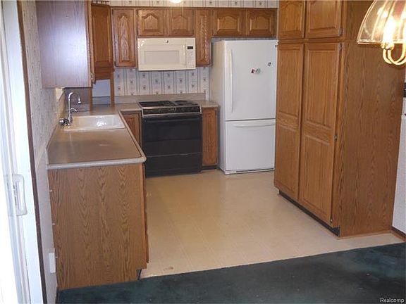 3rd image of 2540 Sun Terrace Dr