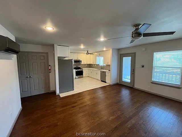 10328 N Dowling Rd — Photo 4