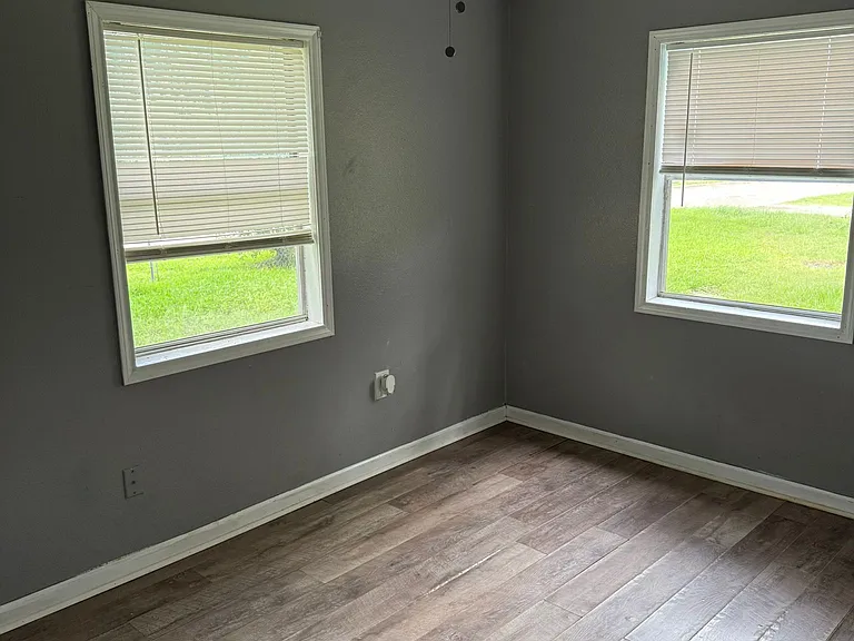 310 S Farragut Ave — Photo 4