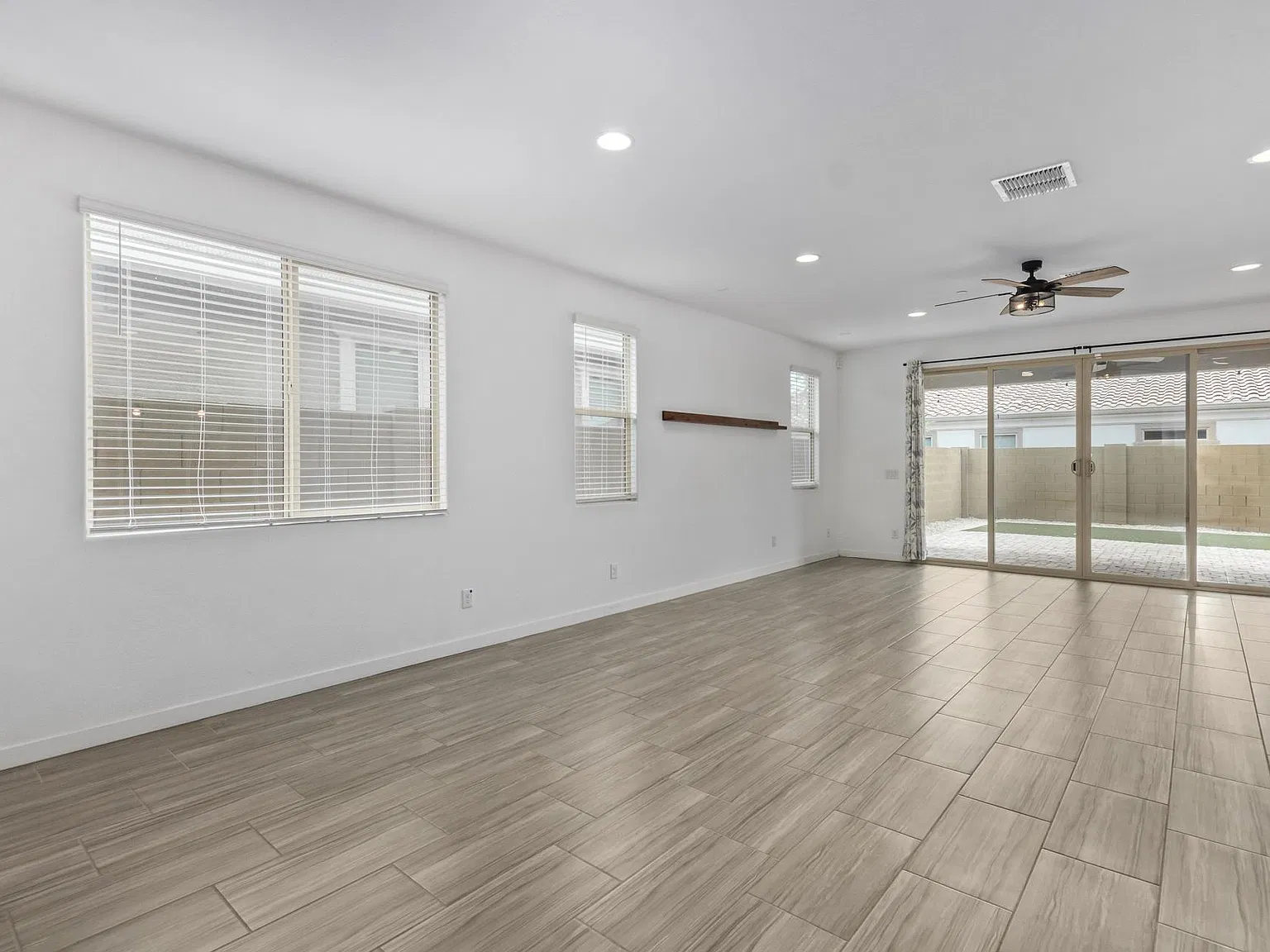 4 bed, 1921 sqft, $2,600 — Photo 3