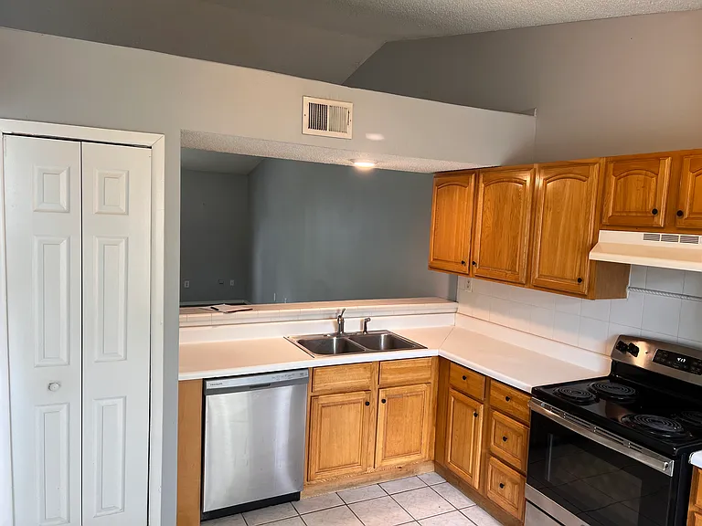 627 Aquatic Dr — Photo 6