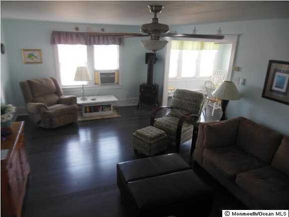 3rd image of 1111 N Bay Ave