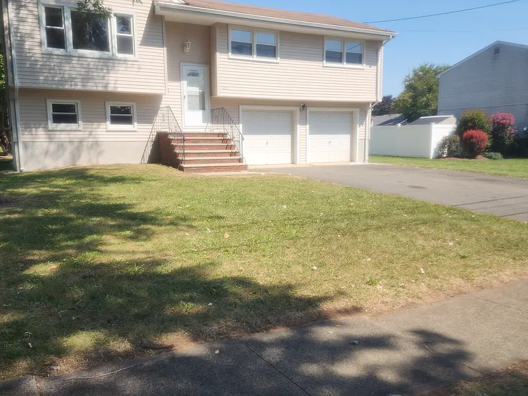 1435 Seminole Rd — Photo 1