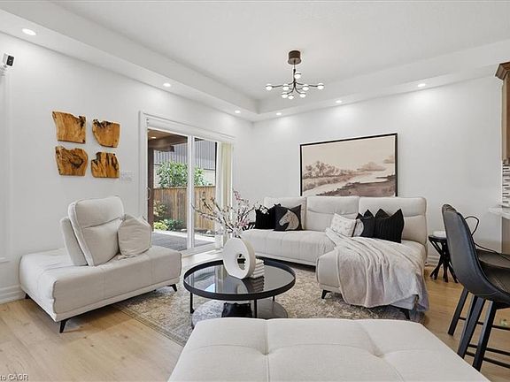 4th image of 275 Falconridge Dr