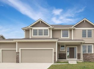 9763 Larchwood Dr, West Des Moines, IA 50266