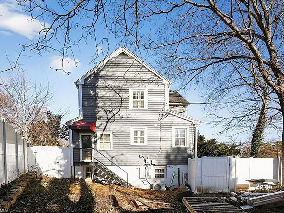 3rd image of 1500 Cloverdale Ave
