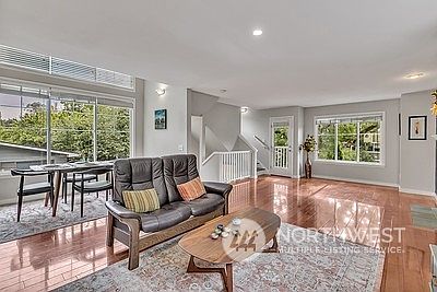 4th image of 12724 35th Avenue NE