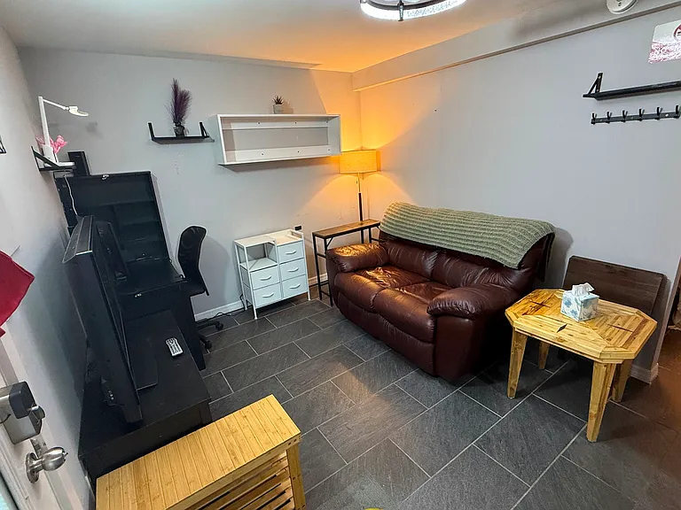803 E James St #2-1 — Photo 5