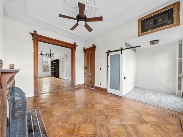 319 Macdonough Street TWNHSE image 3 of 10
