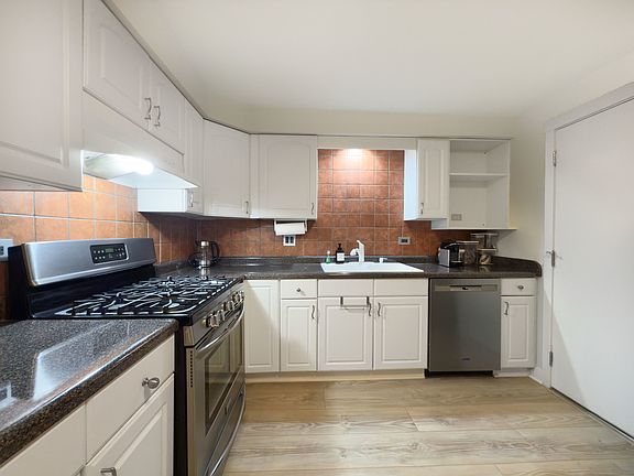 4th image of 120 Collen Dr APT 219