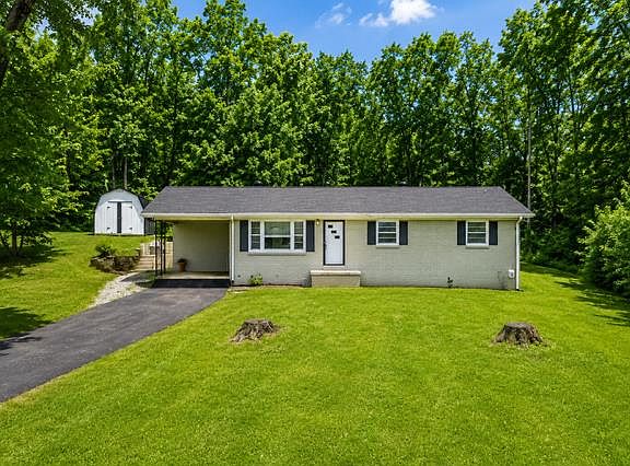 5th image of 402 S Hillcrest Dr