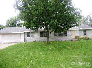 8420 Fairfield Rd N, Brooklyn Park, MN 55444