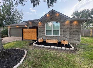 1835 Oak Ridge Dr, Kemah, TX 77565