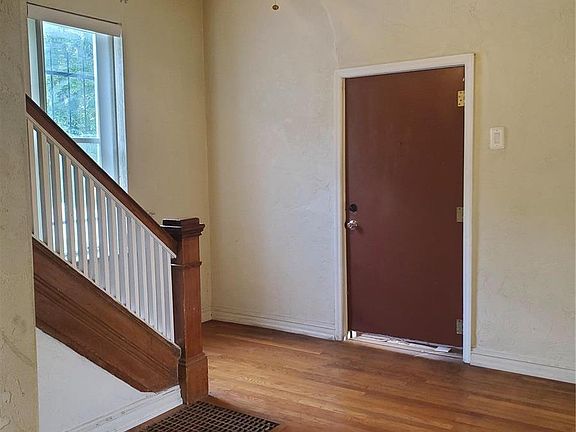 3rd image of 3144 Converse Ave