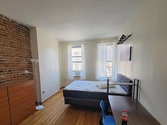 3rd image of 967 Columbus Ave APT 6