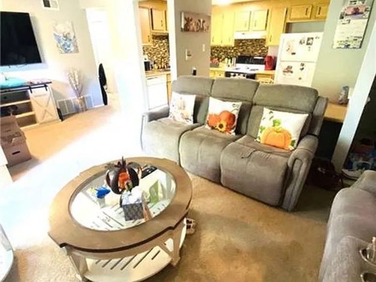 8121 Revere Pl — Photo 3