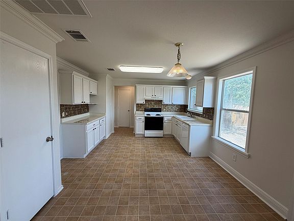2nd image of 101 Gillespie Ln