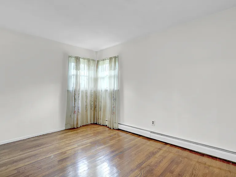 181 W 3rd St — Photo 9