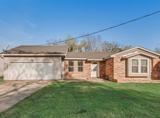 1303 S Medora St, Terrell, TX