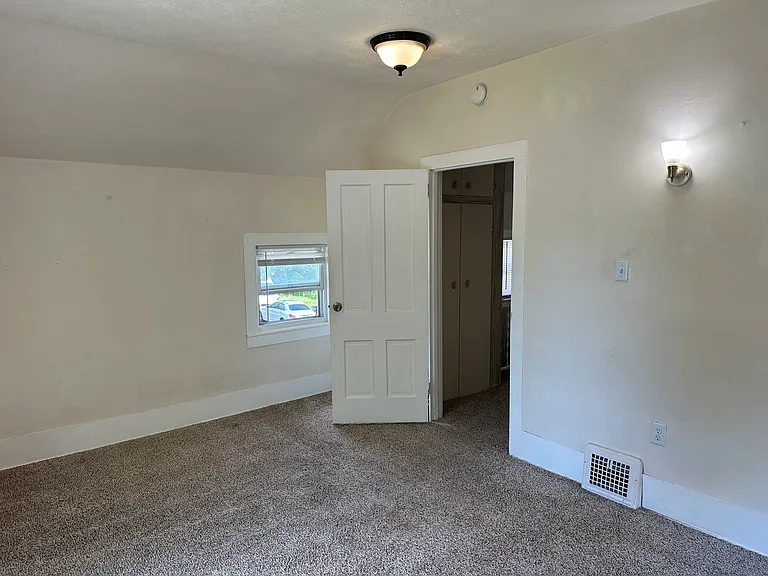 353 Harris St — Photo 38