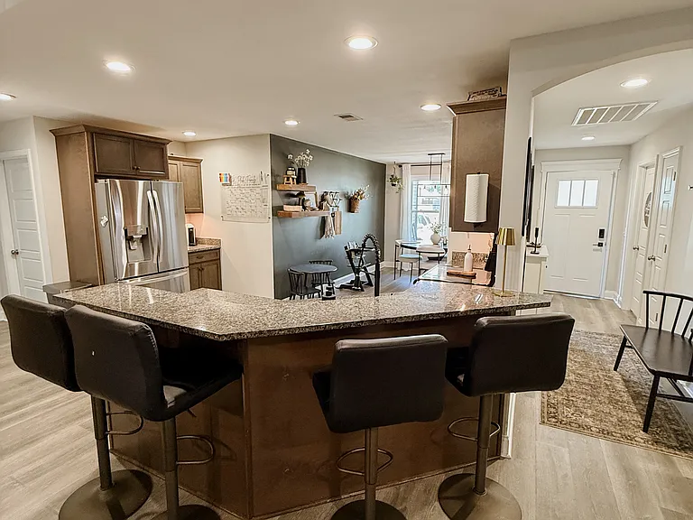 1201 Elizabeth Ln — Photo 10