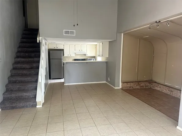 3211 Pearl St APT 304, Nacogdoches, TX 75965