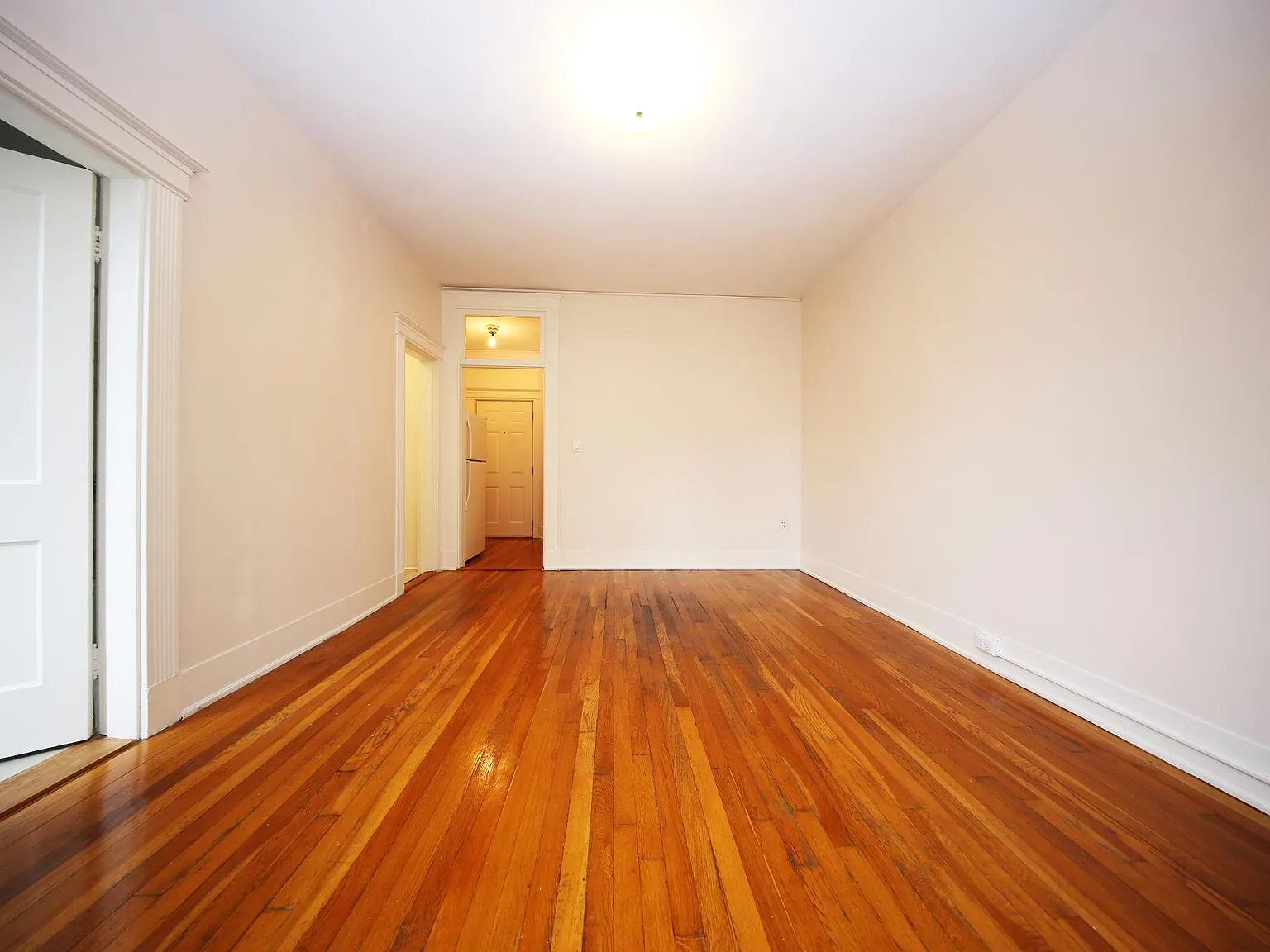 Studio, 306 sqft, $2,450 — Photo 4