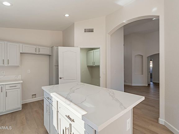 4th image of 29671 N BALMORAL Place
