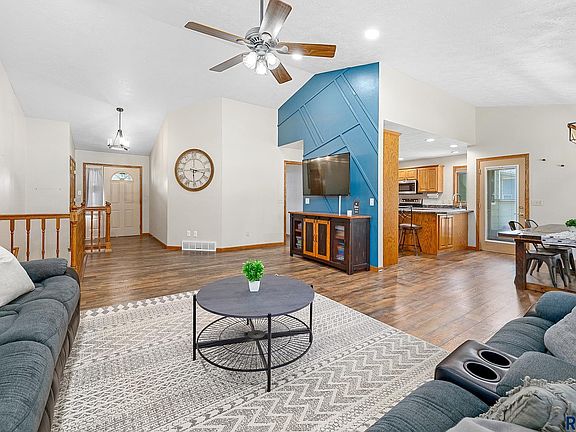 3rd image of 601 N Sagehorn Dr