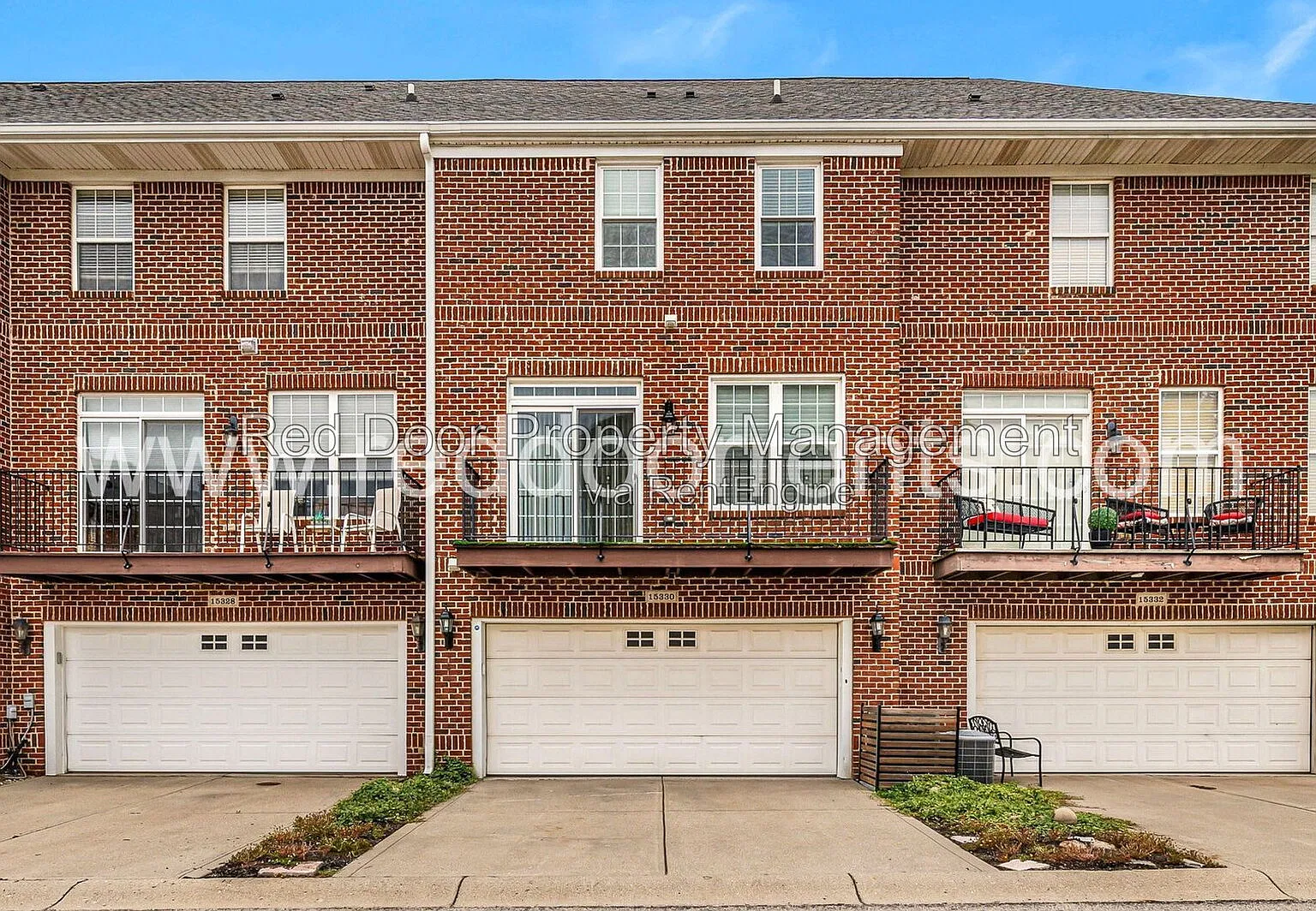 3 bed, 3.0 bath, 1850 sqft, $2,600 — Photo 2