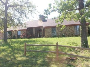 8798 Harless Oaks Ln, Hearne, TX 77859