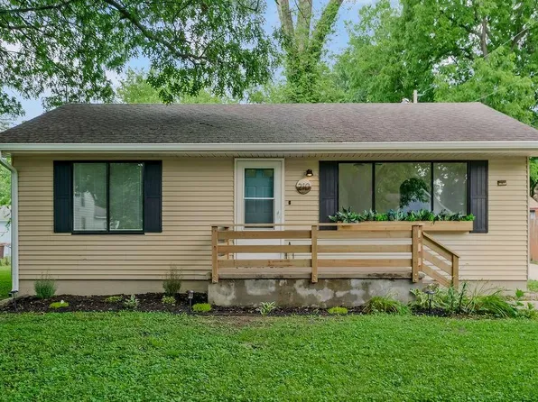 210 S 12th St, Leavenworth, KS 66048