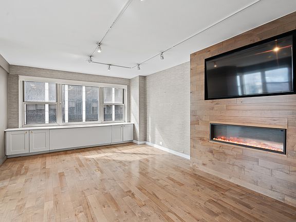 3rd image of 77 W 55th St APT 12B