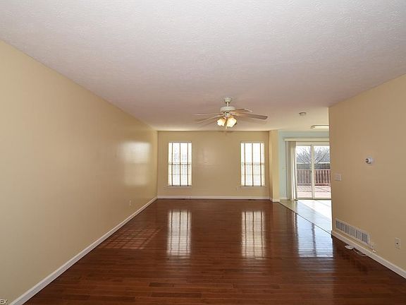 5th image of 27069 Ashton Dr
