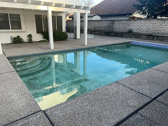5th image of 102 Blencowe Ct