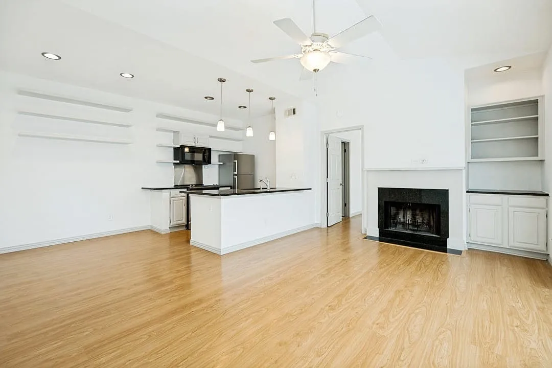 1 bed, 1.0 bath, 606 sqft, $1,600 — Photo 4