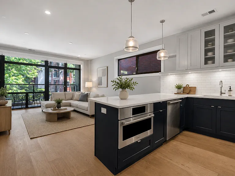 1022 N Honore St #2 — Photo 3