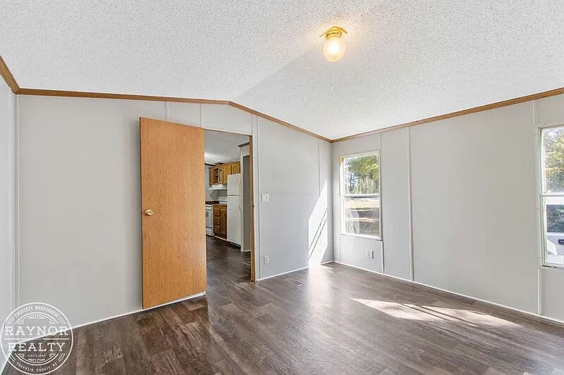 3 bed, 2.5 bath, 1075 sqft, $1,200 — Photo 3