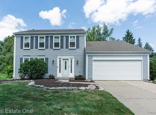 2200 N Fairview Ln, Rochester Hills, MI 48306