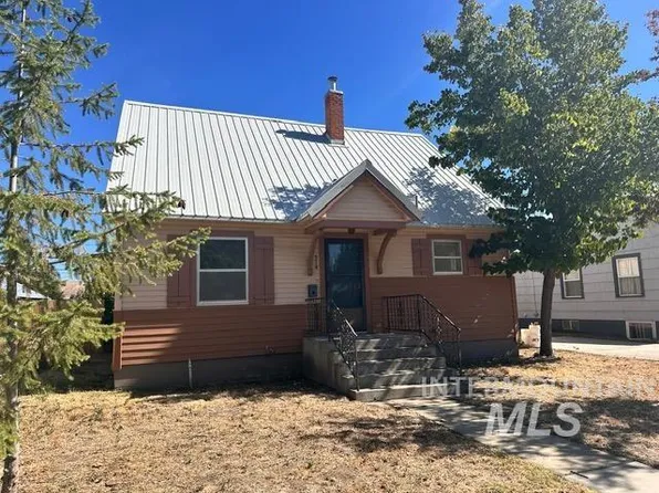 914 W 3rd St, Weiser, ID 83672