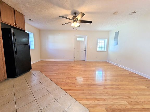 4th image of 121 Fairfax Rd