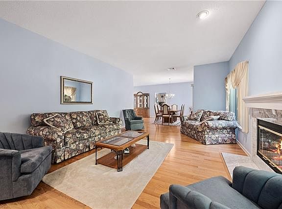 5th image of 903 Heritage Hls Unit A